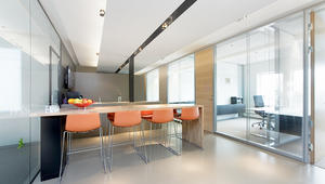 Kontor med møteplass/spiseplass Kontor med møteplass/spiseplass