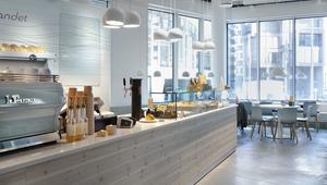 Skreddersydd serveringsdisk i lys furu