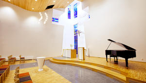 Korsformen med glassmalerier av Per Odd Orrestad Korsformen med glassmalerier av Per Odd Orrestad