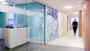 Medicus AS - Kvinneklinikk i Trondheim. Utvikling av innredningskonsept med kundeopplevelse i fokus. Inngangsparti, med resepsjon og gangarealer Medicus AS - Kvinneklinikk i Trondheim. Utvikling av innredningskonsept med kundeopplevelse i fokus. Inngangsparti, med resepsjon og gangarealer