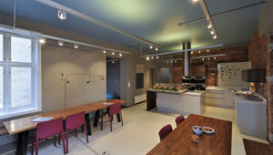 Utstilling, møtelokale og informasjonssenter i ett.