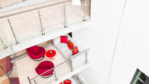 Fellesareal som forbinder eksisterende jugendbygg og nytt hotel Fellesareal som forbinder eksisterende jugendbygg og nytt hotel