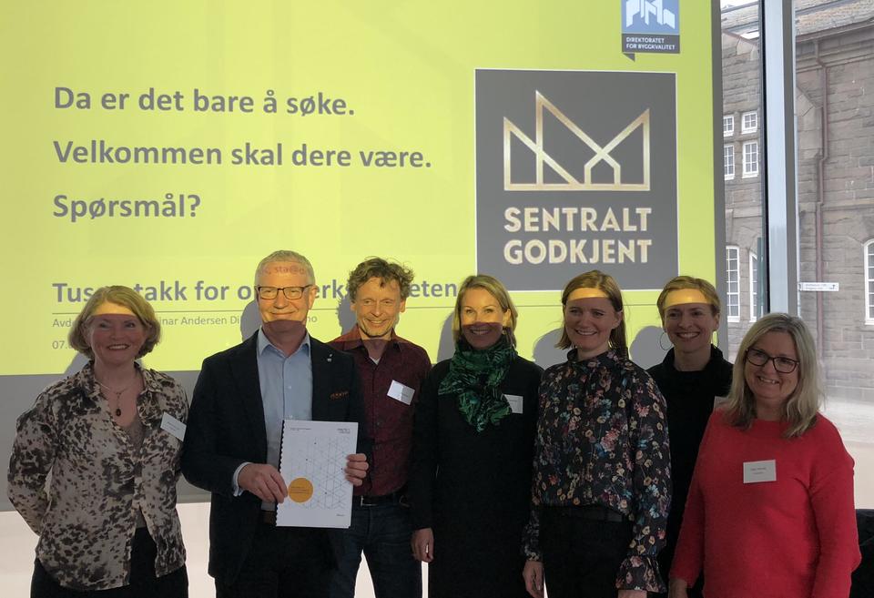 Saken om sentral godkjenning for interiørarkitekter, i kortform. 