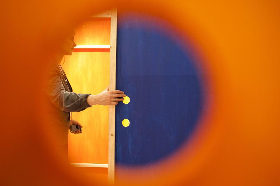 Interiørarkitekt MNIL Annelise Bothner-By har tatt doktorgrad om møtet mellom mennesket, rommet og utstillingstemaet