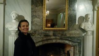 Birgitte Appelong i Kolonnesalen, &amp;amp;amp;amp;amp;quot;flankert&amp;amp;amp;amp;amp;quot; av Herman Wedel Jarlsberg og han kone på sokkel. Foto Magdalena Eckersberg