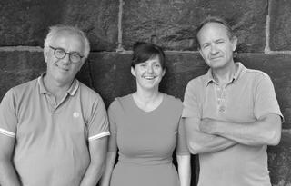 Styringsgruppen i Norges Arkitekter. Fra venstre Bent Aaby (Afag), Siv Senneset (NIL) og Kim Skaara (NAL). Aase Hørsdal (NLA) var ikke tilstede da bildet ble tatt og har observatørstatus i styringsgruppen. Styringsgruppen i Norges Arkitekter. Fra venstre Bent Aaby (Afag), Siv Senneset (NIL) og Kim Skaara (NAL). Aase Hørsdal (NLA) var ikke tilstede da bildet ble tatt og har observatørstatus i styringsgruppen.